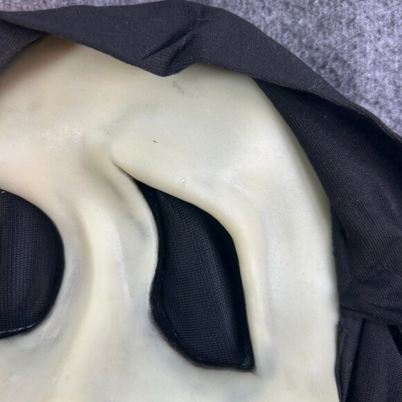 Vintage Ghost Face Scream Smile Mask‎ 90s Y2K White Fun World DIV Two Nostril - Picture 2 of 13